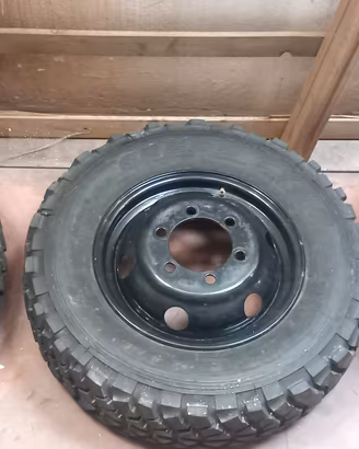 gomme off road con cerchi di iveco daily  