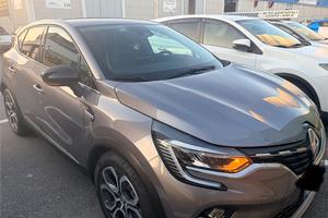 Renault Captur full hybrid 1.6 145 cv