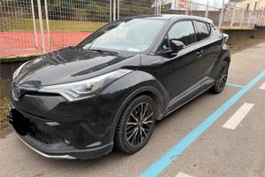 Automobile Toyota ch-r CHR nera