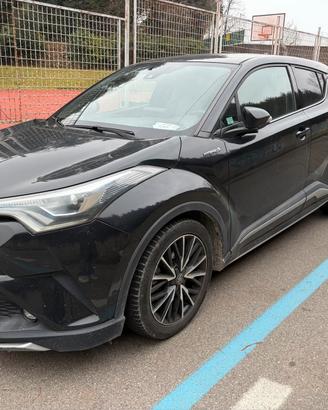 Automobile Toyota ch-r CHR nera