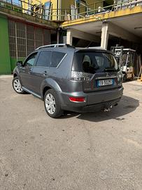 Mitsubishi outlander 2.2 DI-D 4x4  automatica 7 po