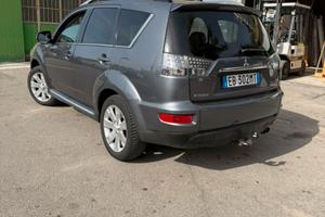 Mitsubishi outlander 2.2 DI-D 4x4  automatica 7 po