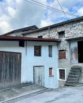 Rustico in sasso