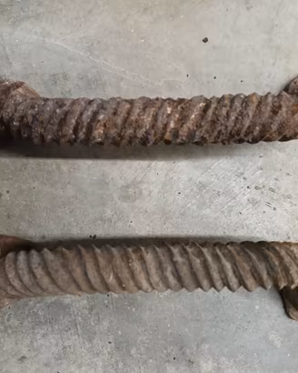 Coppia di maniglie antiche in ferro battuto 