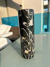 Vaso in marmo Portoro