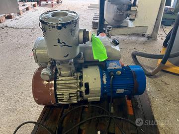 Pompa del vuoto BUSCH da 160 mc/ora