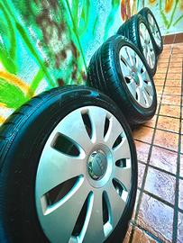 Cerchi R16 Audi con le sue gomme
