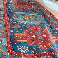 tappeto persiano motivi accesi 200x131