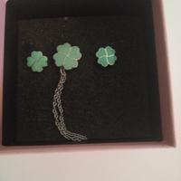 collana e orecchini a quadrifoglio di stroli