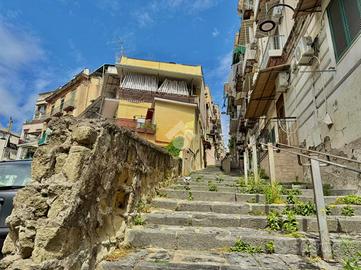 MONOLOCALE A NAPOLI