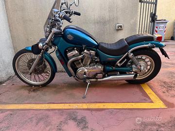 suzuki intruder800