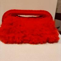 clutch rossa con filato in pelliccia sintetica 