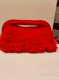 clutch rossa con filato in pelliccia sintetica 