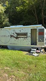 Caravan  allestito per moto sport
