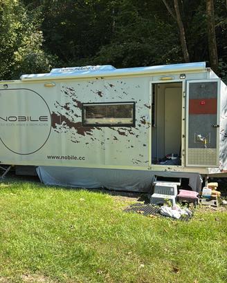Caravan  allestito per moto sport
