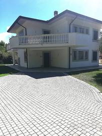 Villa di 354 m² con più di 5 locali e box auto dop