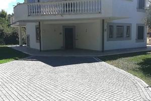 Villa di 354 m² con più di 5 locali e box auto dop