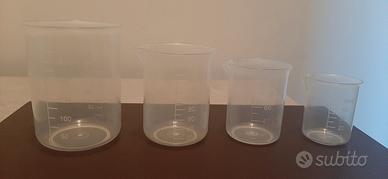 Kit becker di plastica graduati+imbuto di plastica