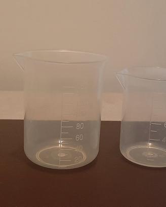 Kit becker di plastica graduati+imbuto di plastica