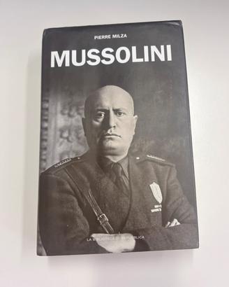 Libro - La biblioteca di Repubblica