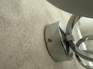 Applique cromate effetto luce bianca