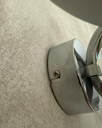 Applique cromate effetto luce bianca
