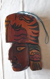 maschera in legno tipica