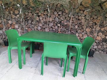 tavolo con sedie 