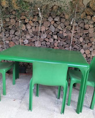 tavolo con sedie 