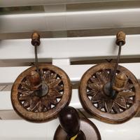 appendini in legno traforato e ferro battuto