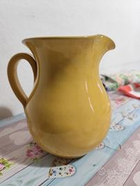 Brocca vintage in ceramica gialla