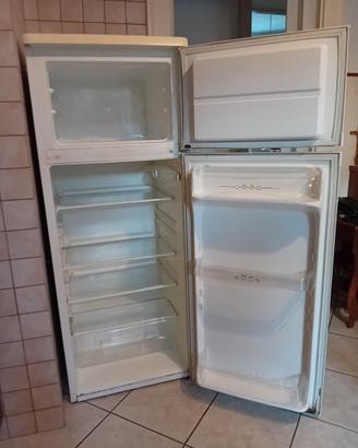 Frigorifero zoppas bianco con congelatore.