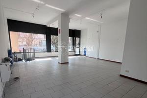 Locale Commerciale a Paderno Dugnano 1 locali