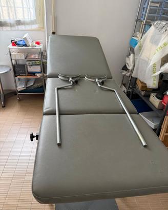 lettino da visita medica