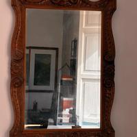 specchio molato con grande cornice intagliata