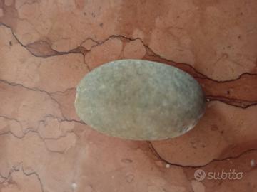 Pietra uovo zen grigio verde levigata meditazione