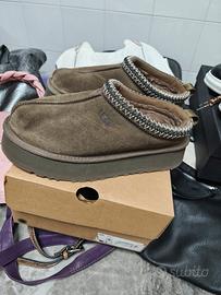 un paio scarpe messe  1 volta poi le ugg che tutti