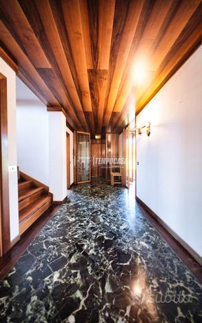 VILLA A SCHIERA DI TESTA A BELLUNO 12 LOCALI