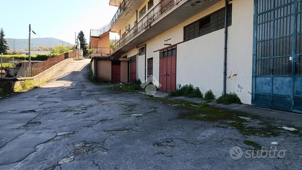 CAPANNONE A ALATRI