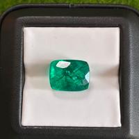 Smeraldo verde 9.50 ct taglio Emerald certificato