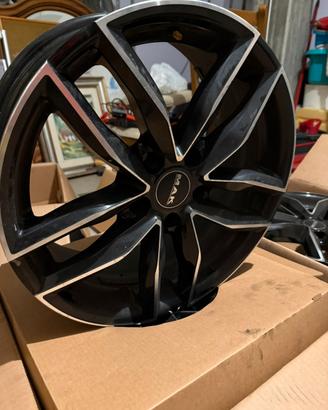 Set di 4 cerchi Mak Sarthe 17” Audi A3 8V