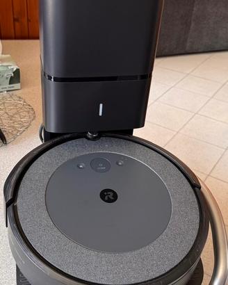 Roomba i3+ completo di Clean base