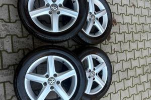Cerchi in lega 16” originali volkswagen con gomme