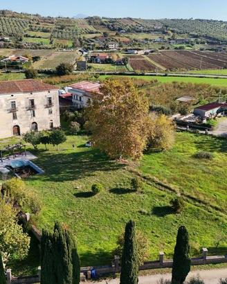 Palazzo / Stabile di 400 m² con più di 5 locali a 