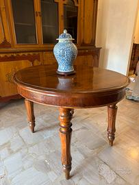 Tavolo ovale in legno massello – gambe tornite