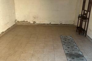 Ampio Garage in cortile condominiale