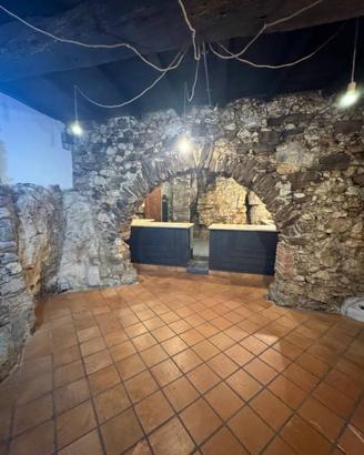 Locale commerciale di 100mq. con corte esterna esc