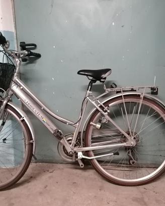 city bike da donna con ruote da 28" in alluminio
