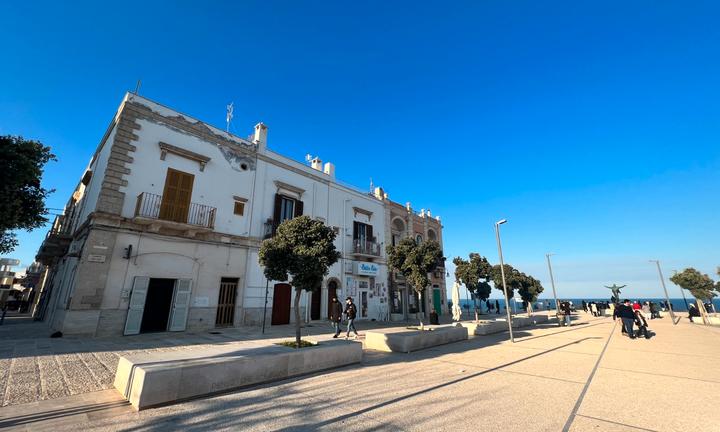 Locale commerciale in piazza domenico modugno