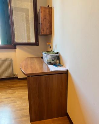 Scrivania in legno